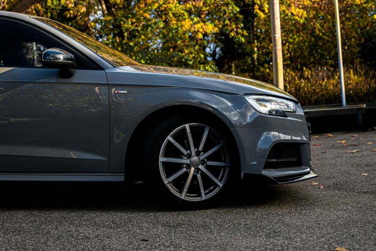 Read more about the article Da Motociclista a Camionista: Il Percorso Completo nelle AutoScuole Italiane con Garanzia di Lavoro