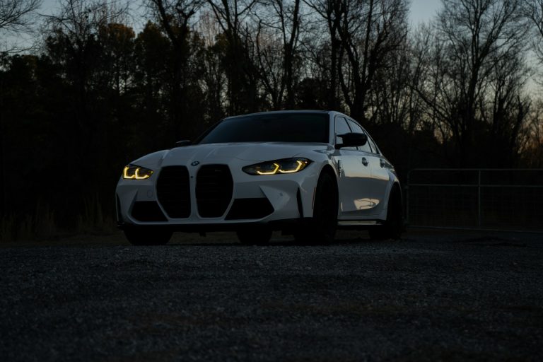 Read more about the article Guida Verso il Lavoro: AutoScuole che Formano Motociclisti e Autisti di Tir con Contratto Garantito